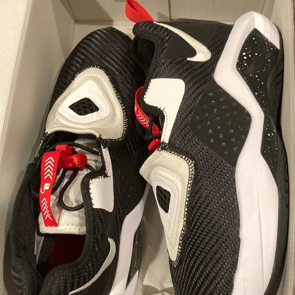 Lebron James Soldier XIV Kids size 7